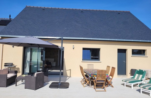 Hillion House | Modern, new single-storey villa close to the sea