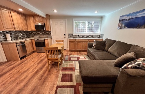 Altamont Apartment | Modern New Studio with All Amenities!