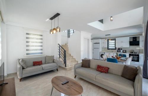 Oludeniz Villa | Modern newly built 4 bedroom villa with pool and garden in Central Hisaronu