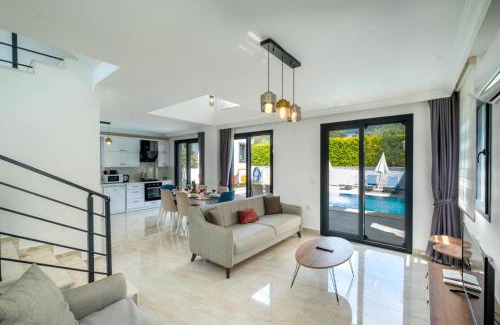 Oludeniz Villa | Modern newly built 4 bedroom villa with pool and garden in Central Hisaronu