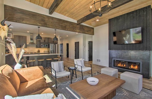 Philipsburg Cabin | Modern & Newly Built Cabin: Ski, Fish, Hike!