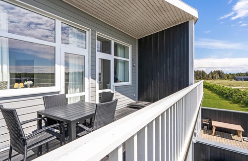 Lokken House | Modern, nicely furnished cottage with sauna and whirlpool.