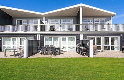 Lokken House | Modern, nicely furnished cottage with sauna and whirlpool.