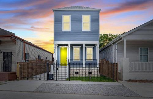Tulane - Gravier House | Modern Nola Home W Superdome View