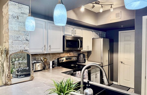 North Scottsdale Condo | Modern North Scottsdale Condo – Resort Style Amenities, 1st Floor Corner Unit