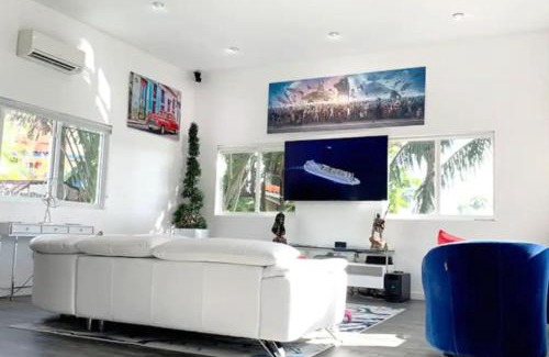 Overtown Apartment | Modern Northwest Vacation Rentals in Miami