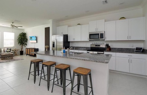 Wesley Chapel South House | Modern Oasis! 3BR Townhouse in a Lagoon Community