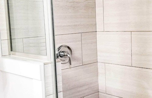 Brighton Apartment | Modern oasis a perfect couple's retreat