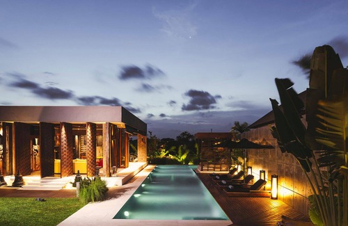 Batu Bolong Villa | Modern Oasis by the Sea – Bali Villa 1032