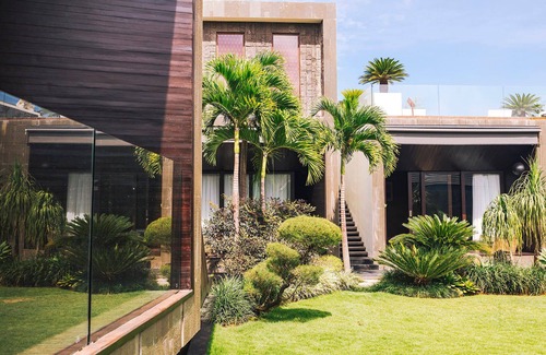 Batu Bolong Villa | Modern Oasis by the Sea – Bali Villa 1032