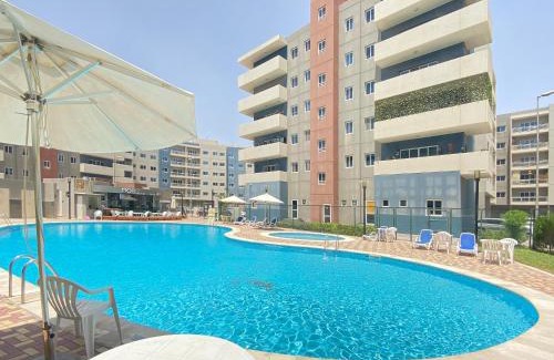Abu Dhabi Apartment | Modern Oasis - Elegant Cave - Family Heaven - Designer's Paradise - 10 min away from Abu Dhabi Airport, Yas Island, Formula 1, Ferrari World, SeaWorld, Warner Bros World