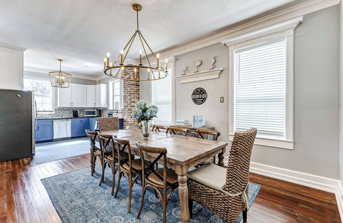 Galveston House | Modern Oasis Heated Pool, Spa 6 bedroom walk to beach, restaurants,