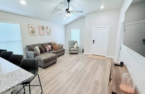 Lubbock House | Modern Oasis in Lubbock - Perfect for Families, minutes from Texas Tech