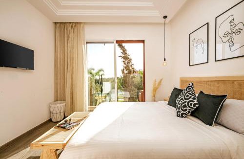 Ouahat Sidi Brahim Apartment | Modern Oasis with Waterpark