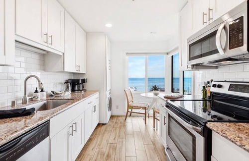 Village of La Jolla Condo | Modern Oceanfront Cove Condo Only Steps from La Jolla Beach