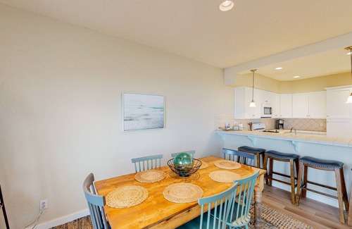 Gold Beach House | Modern oceanfront home with private hot tub, patio, & gas fireplace