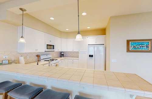 Gold Beach House | Modern oceanfront home with private hot tub, patio, & gas fireplace