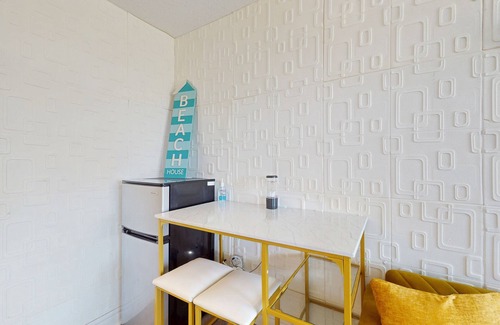 East Daytona Condo | Modern oceanview condo with a kitchenette, balcony and beach access