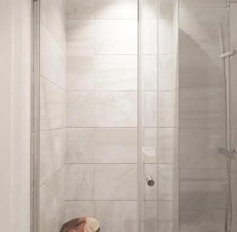 Gallnoby Apartment | Modern och ljus lägenhet