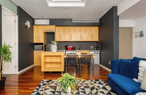 Flora Park Apartment | Modern One Bed Apt - Central - Pool