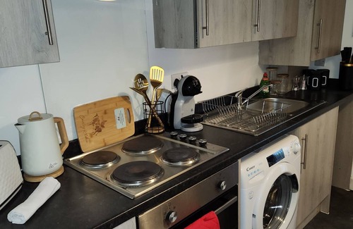 George Green Apartment | Modern One Bed Near Heathrow*