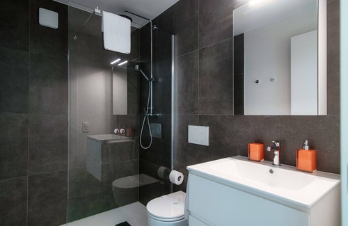 Riazzino Apartment | Modern one-bedroom apartment with balcony 15 min from Locarno (LiOm Apartment)