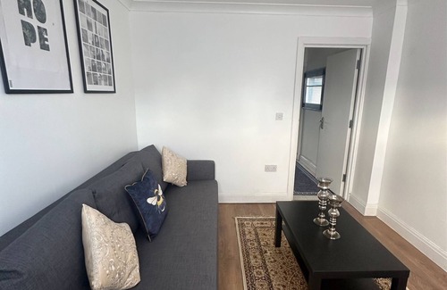 Cranford House | Modern one-bedroom house near Heathrow Airport and Central London!