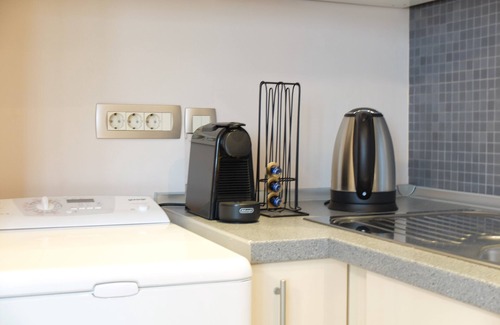 Gospostina Apartment | Modern one bedroom, just steps away from Old Town and sea