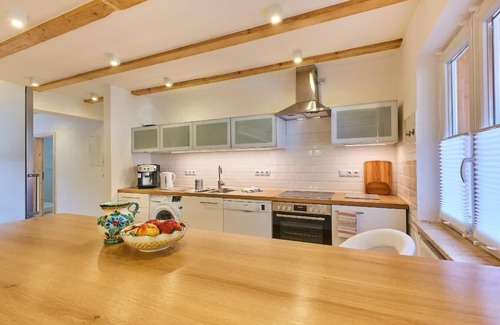 Regenhutte Apartment | Modern, open-plan loft with south-facing balcony
