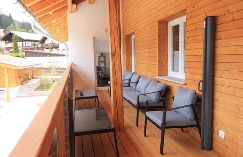 Regenhutte Apartment | Modern, open-plan loft with south-facing balcony