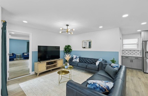 Irving House | Modern Open-Concept | 4-BD/3-BA with Backyard