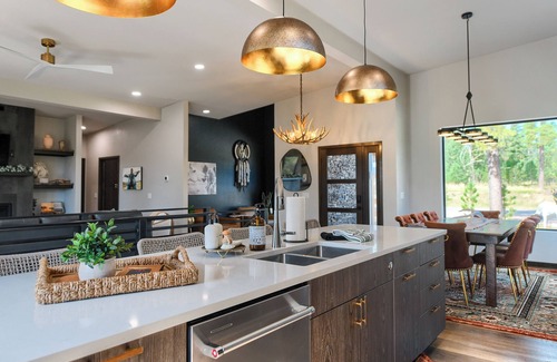Lead Cabin | Modern Open-Plan Cabin Near All Black Hills Rec. Across Street from 2 Pools!
