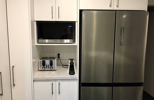 Matarangi House | Modern, open plan & spacious. Walk to Estuary. Perfect for families & friends.