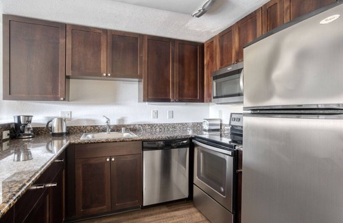 Palo Alto Apartment | Modern Palo Alto 1BR w/Gym & Pool, 10 mins to FB & Google, by Blueground