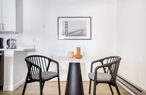 Midtown Apartment | Modern Palo Alto 1BR w/Gym, Pool & W/D, nr Stanford, by Blueground