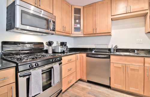 Professorville Apartment | Modern Palo Alto 1BR w/A/C, nr Stanford & Dining, by Blueground