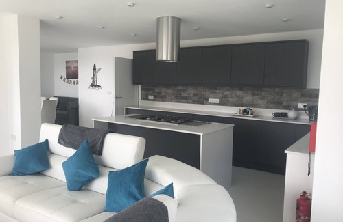 Millendreath Apartment | Modern Panoramic Seaview Two Bedroom Apartment