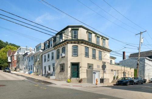 Roxborough-Manayunk Apartment | Modern Parisian Apartment in the Heart of Manayunk
