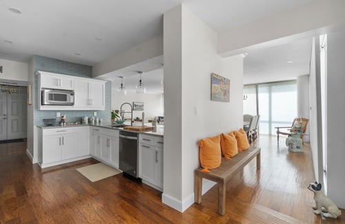 Park Shore Condo | Modern Park Shore Condo with Beach Access & Sunset Views