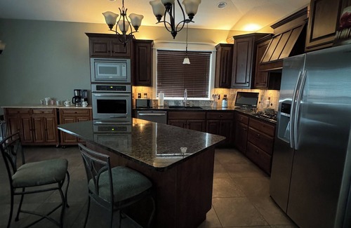 Pasco House | Modern Pasco Stay Minutes From Airport