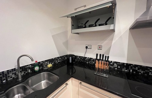 Canary Wharf Apartment | Modern penthouse w/an amazing view of the city of London – close to the Center.