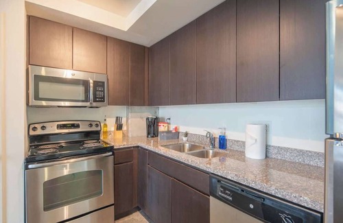 Evans Churchill Apartment | Modern PHX Living | Pool, Gym, W/D + Free Parking!
