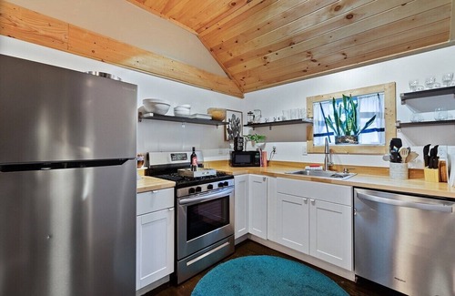 Pocono Pines Cabin | Modern Pocono Cabin | Firepit | BBQ | Pets OK