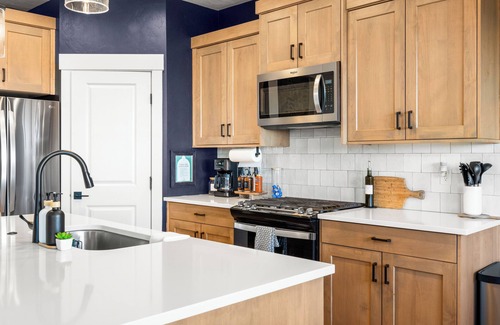 Southwest Ada County Alliance House | Modern - Pool - Blackstone - Turf Backyard - Stocked Kitchen