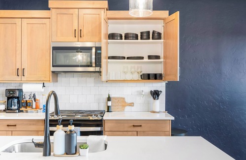 Southwest Ada County Alliance House | Modern - Pool - Blackstone - Turf Backyard - Stocked Kitchen