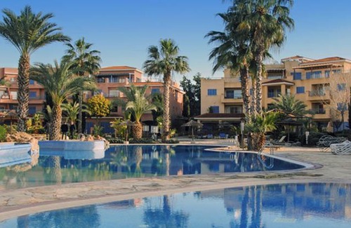 Paphos Apartment | Modern pool facing apartment in popular Limnaria Gardens