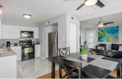Scottsdale House | Modern Pool / Minutes from Old Town / Sleeps 8