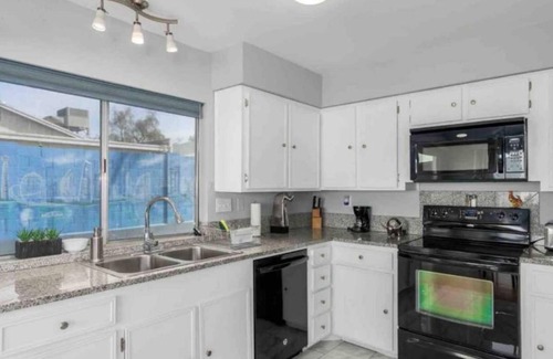 Scottsdale House | Modern Pool / Minutes from Old Town / Sleeps 8