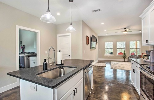 Pottsboro House | Modern Pottsboro Home - Close to Lake Texoma!