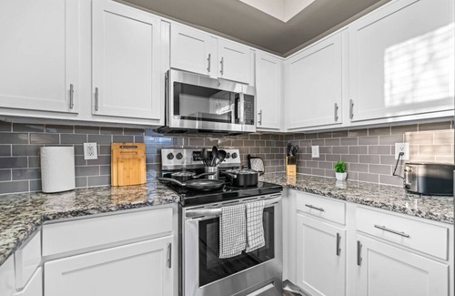 Fossil Creek Apartment | Modern Premium Stay 2BR 2BA Apartment with Style